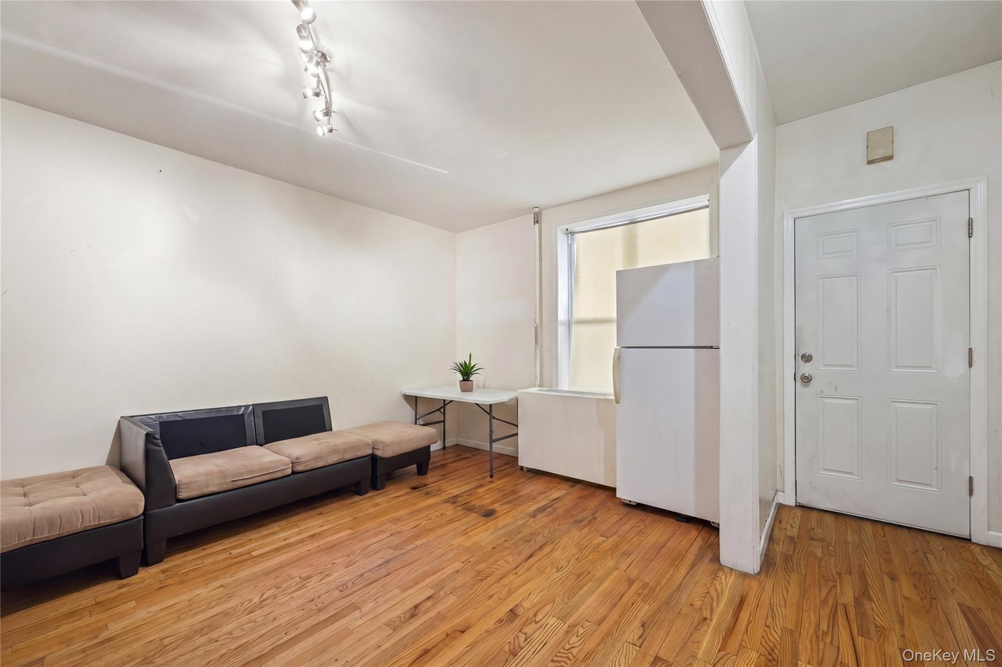 Single Family Grand  Bronx, NY 10468, MLS-995771-19