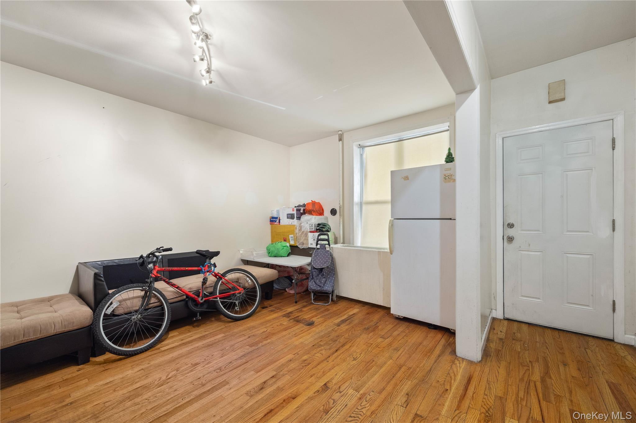 Single Family Grand  Bronx, NY 10468, MLS-995771-20