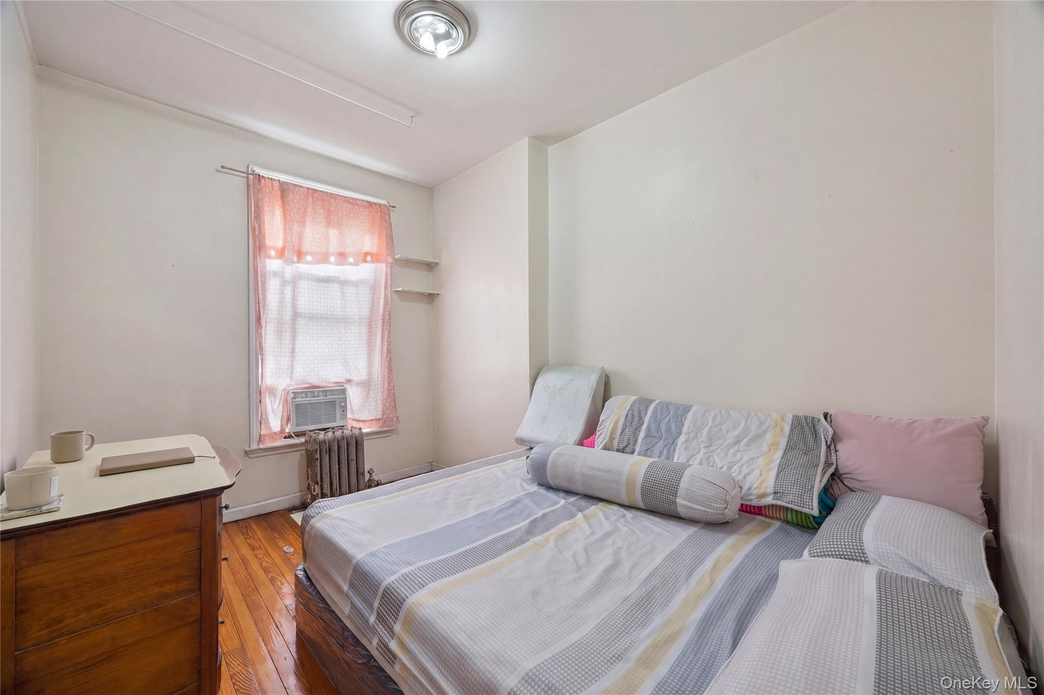 Single Family Grand  Bronx, NY 10468, MLS-995771-27