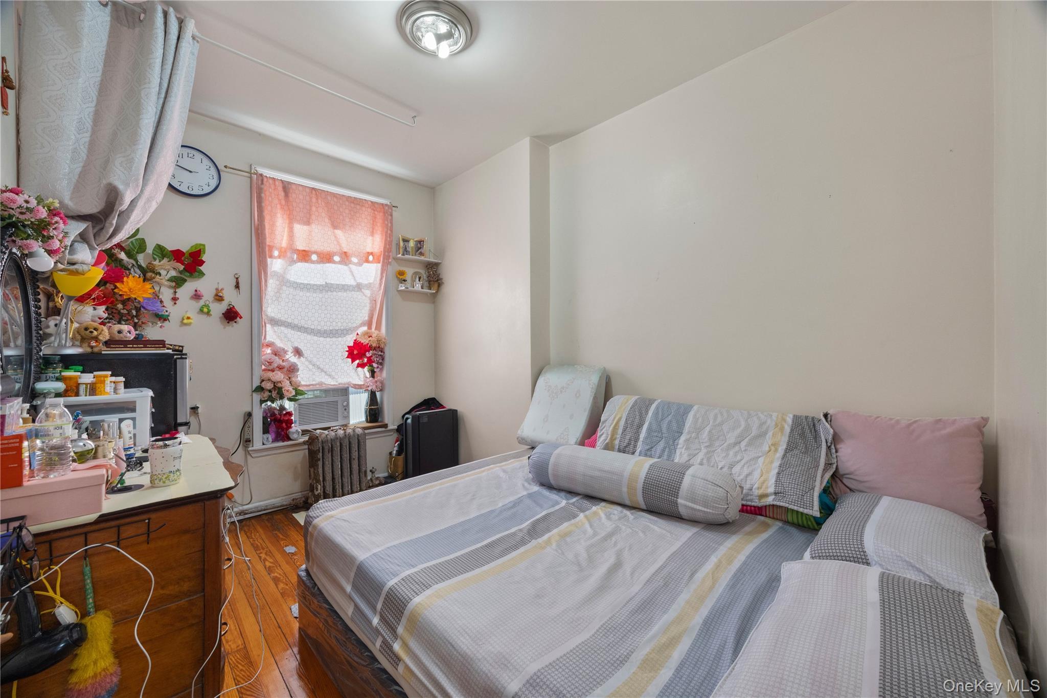 Single Family Grand  Bronx, NY 10468, MLS-995771-28