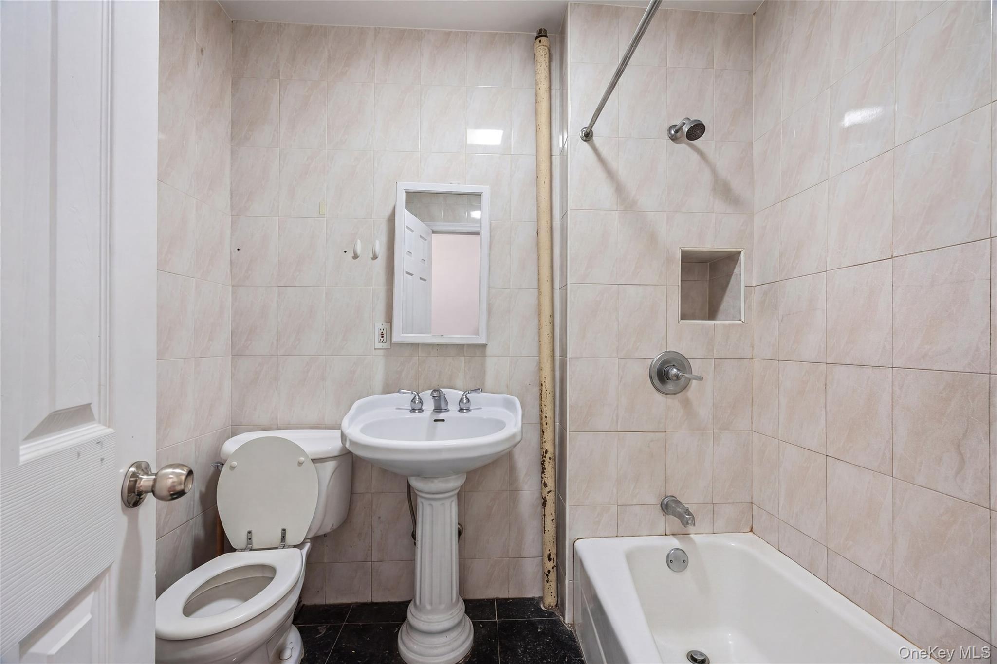 Single Family Grand  Bronx, NY 10468, MLS-995771-31