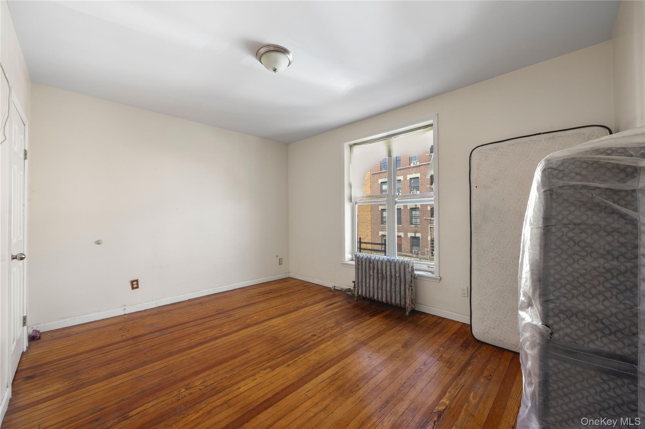 Single Family Grand  Bronx, NY 10468, MLS-995771-36