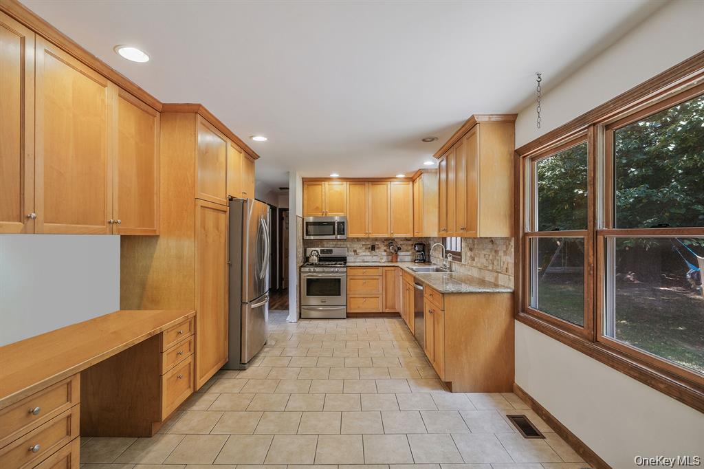Single Family Willow Terrace Lane Suffolk County, NY 11957, MLS-995799-23