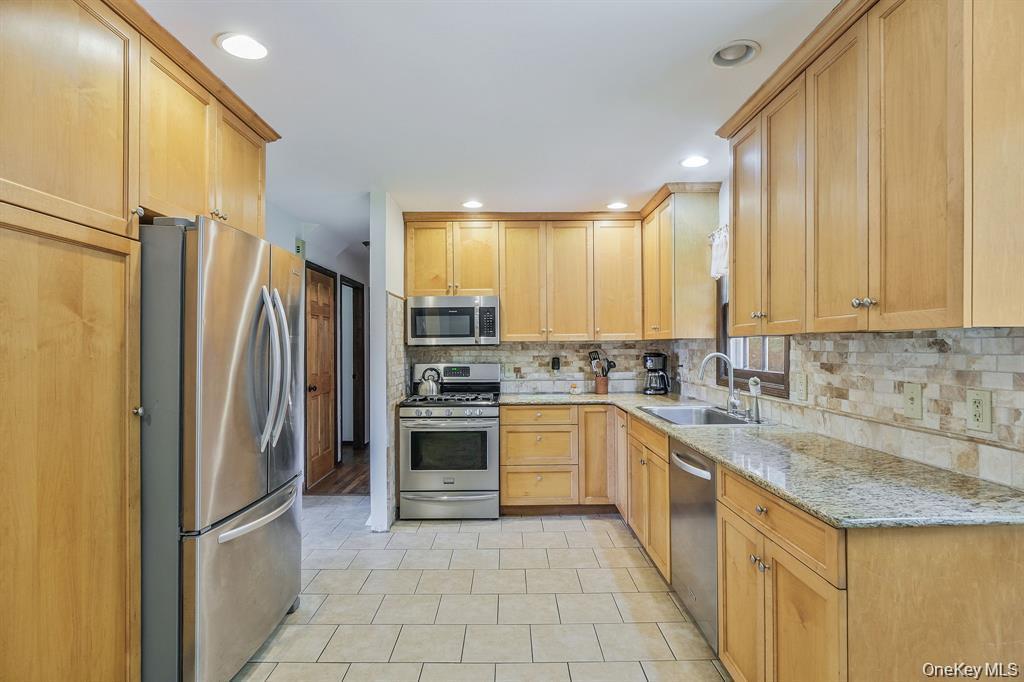 Single Family Willow Terrace Lane Suffolk County, NY 11957, MLS-995799-24