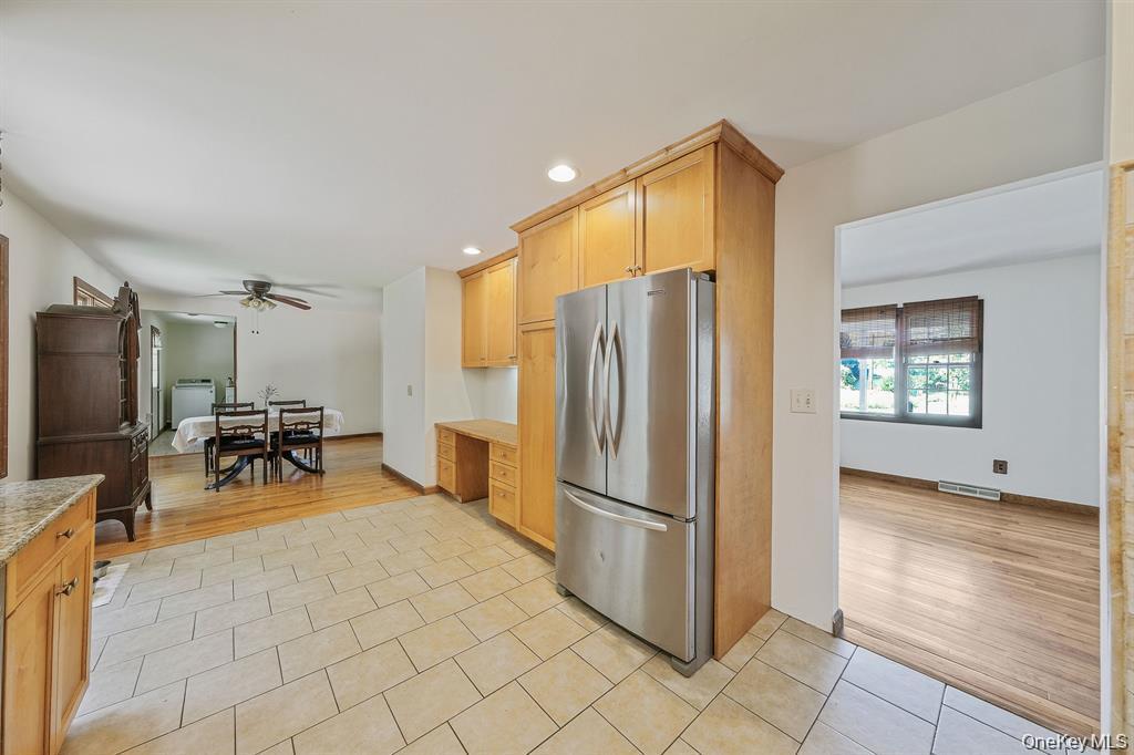 Single Family Willow Terrace Lane Suffolk County, NY 11957, MLS-995799-25