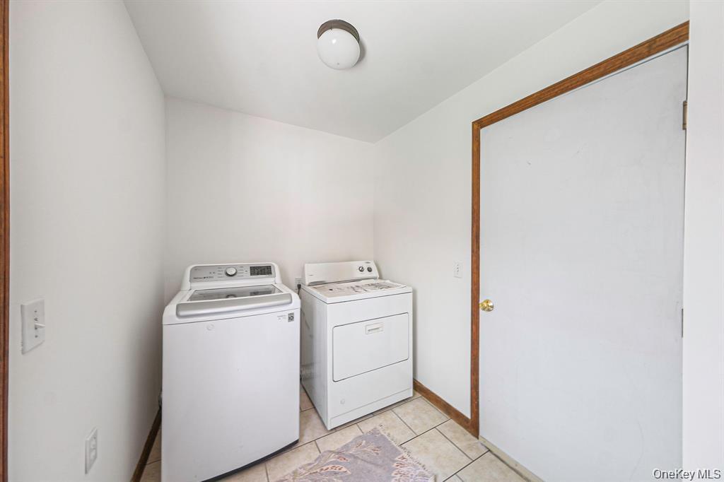 Single Family Willow Terrace Lane Suffolk County, NY 11957, MLS-995799-39