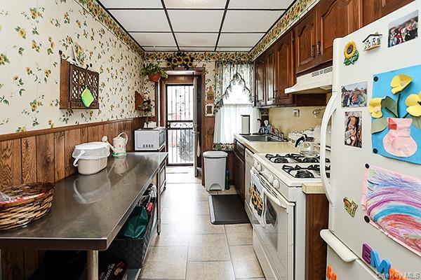 Single Family 74th Queens, NY 11385, MLS-995866-17