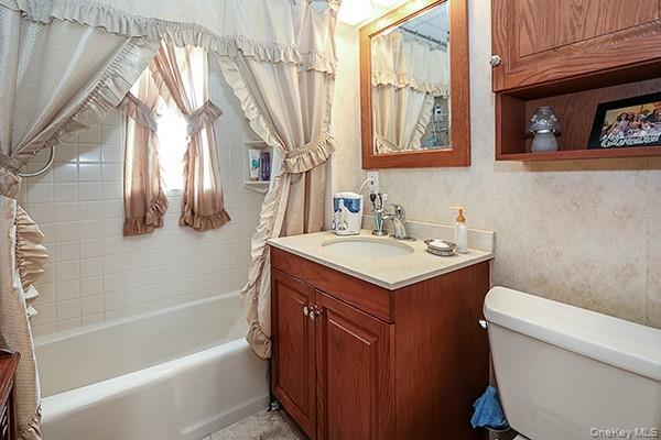 Single Family 74th Queens, NY 11385, MLS-995866-21