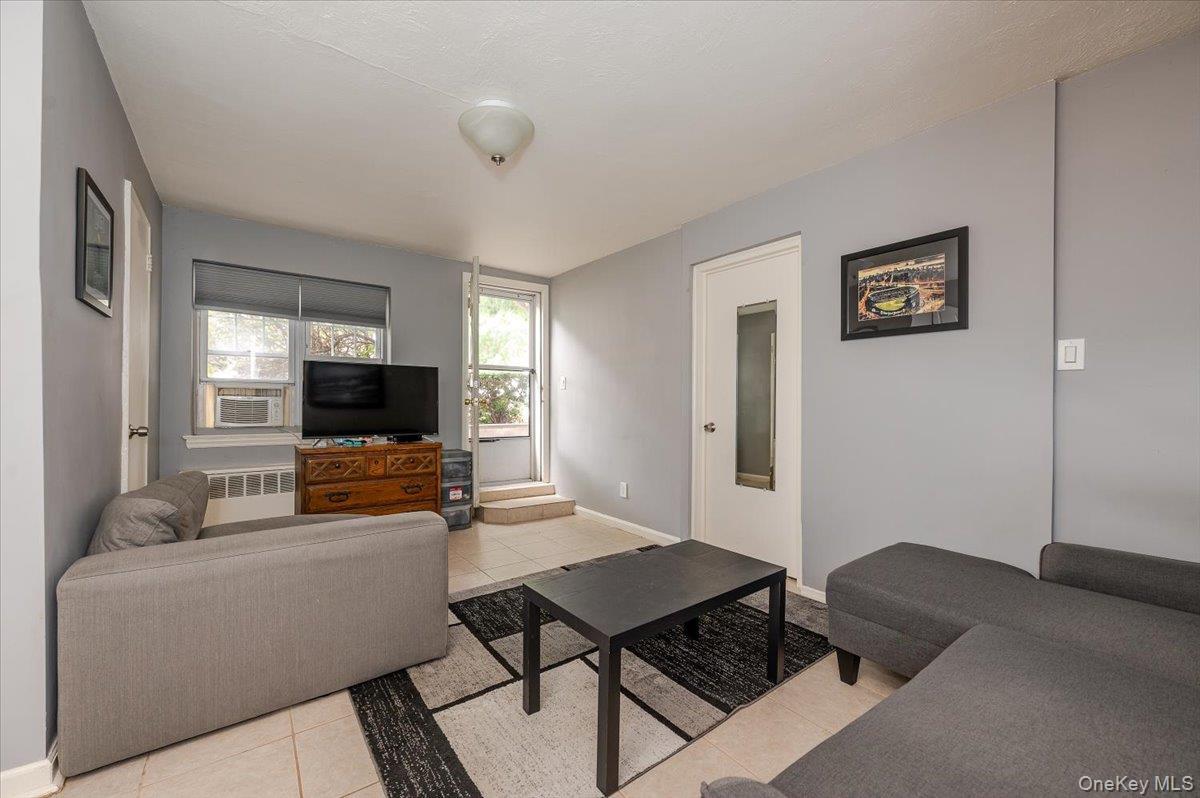 Single Family Narragansett Bronx, NY 10461, MLS-995978-19