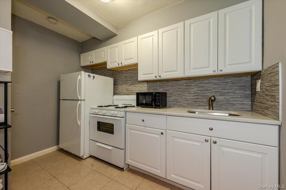 Single Family Narragansett Bronx, NY 10461, MLS-995978-20