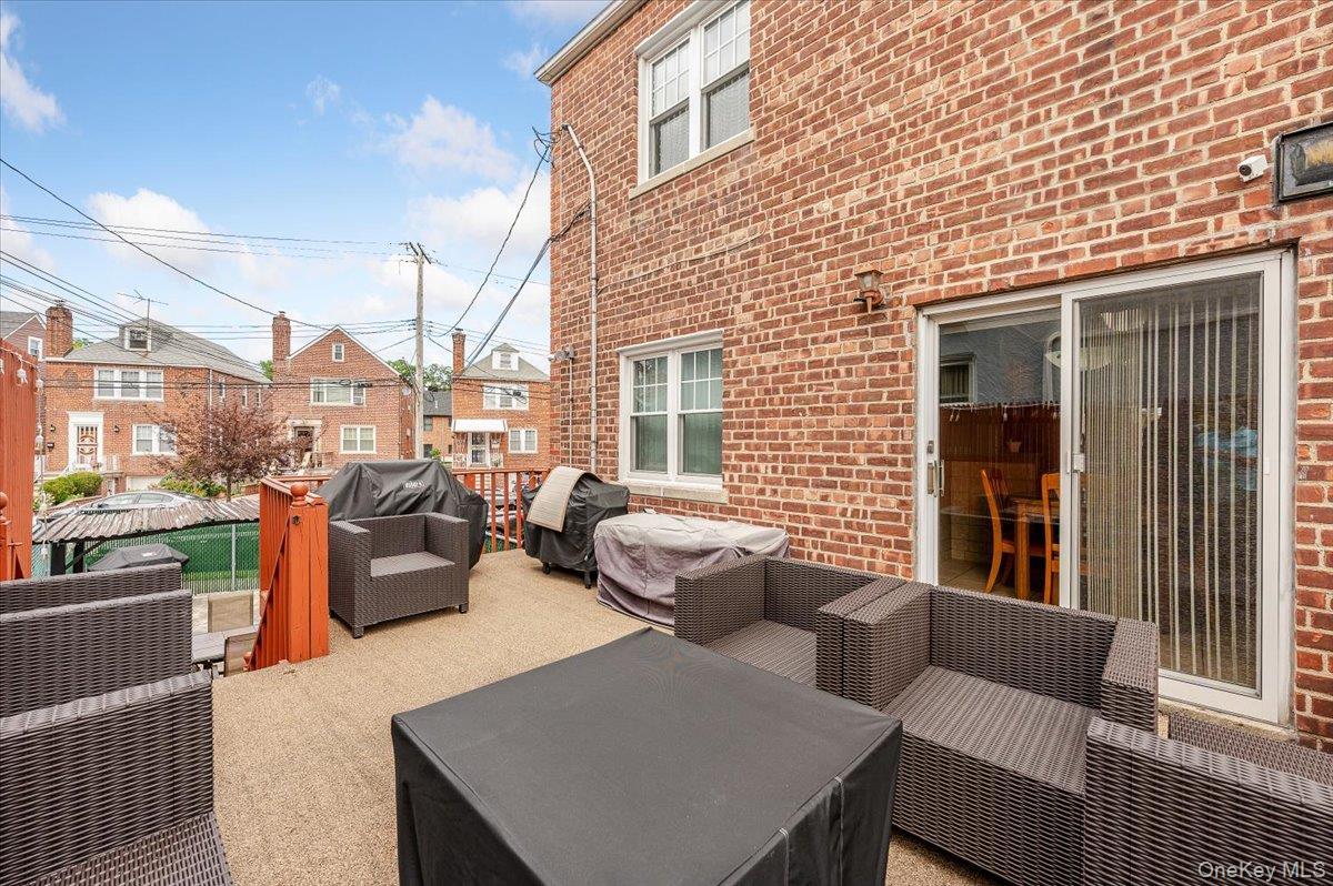 Single Family Narragansett Bronx, NY 10461, MLS-995978-23