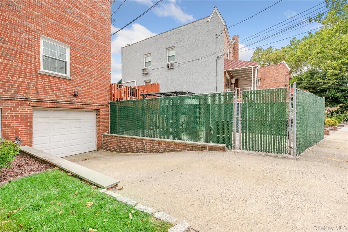 Single Family Narragansett Bronx, NY 10461, MLS-995978-28