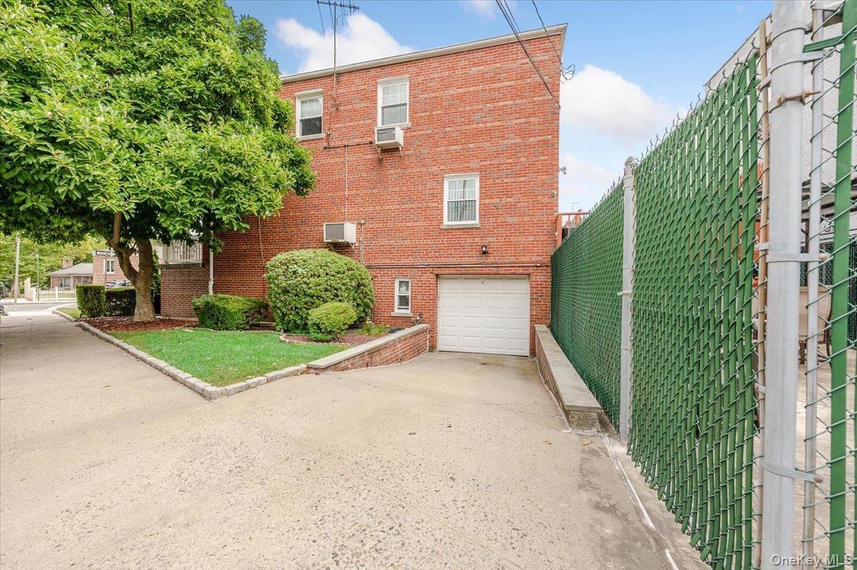 Single Family Narragansett Bronx, NY 10461, MLS-995978-29