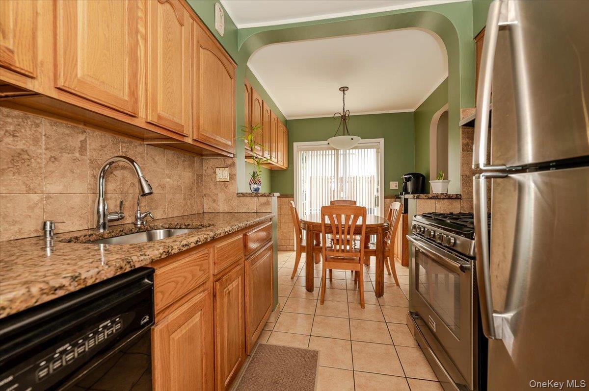 Single Family Narragansett Bronx, NY 10461, MLS-995978-8