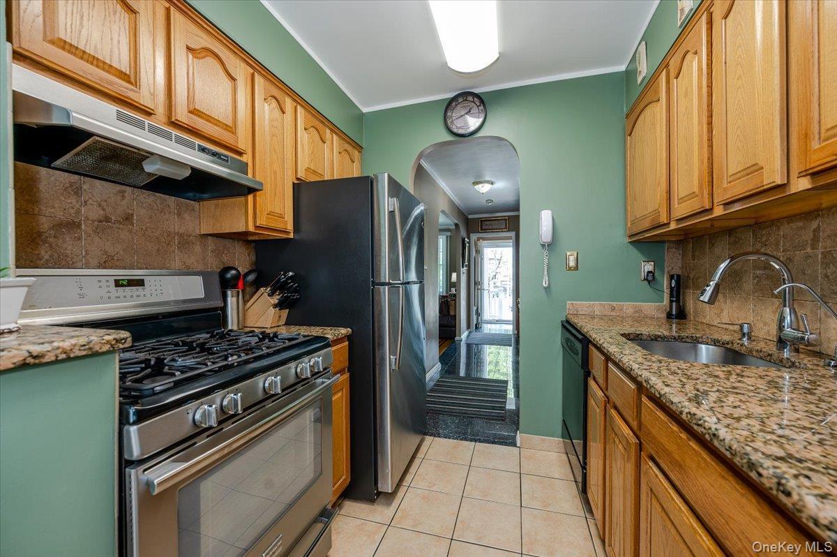 Single Family Narragansett Bronx, NY 10461, MLS-995978-9