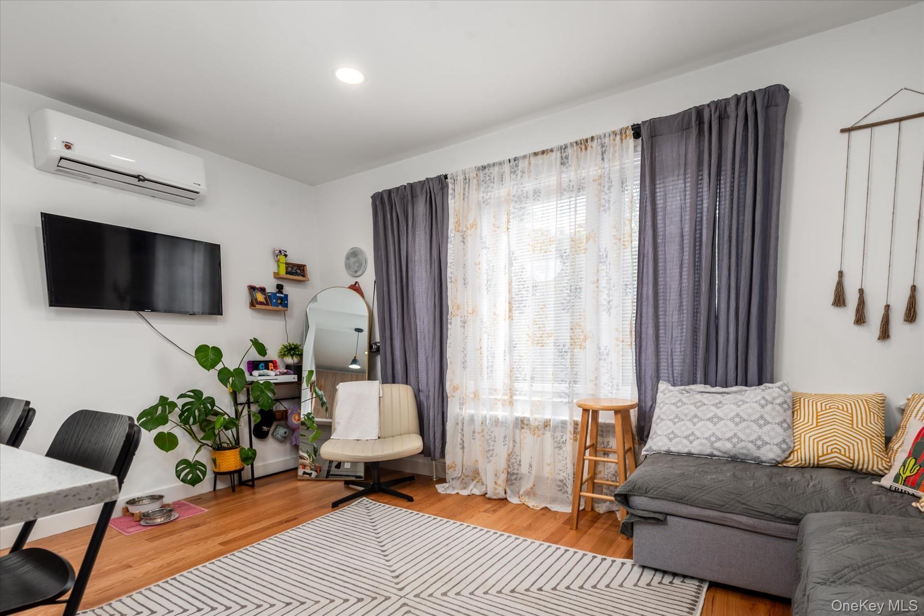 Single Family 78th Queens, NY 11385, MLS-995995-18