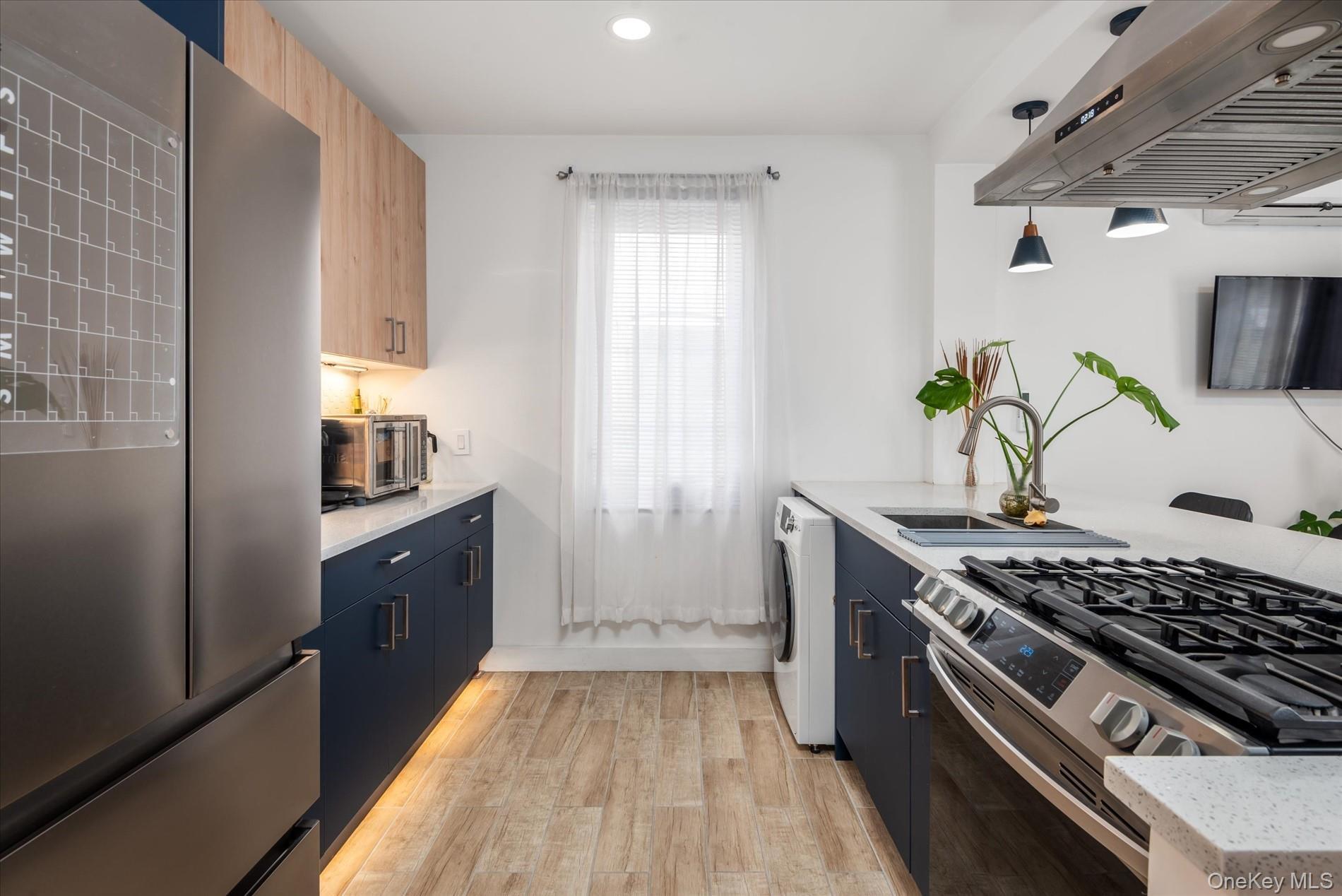Single Family 78th Queens, NY 11385, MLS-995995-21