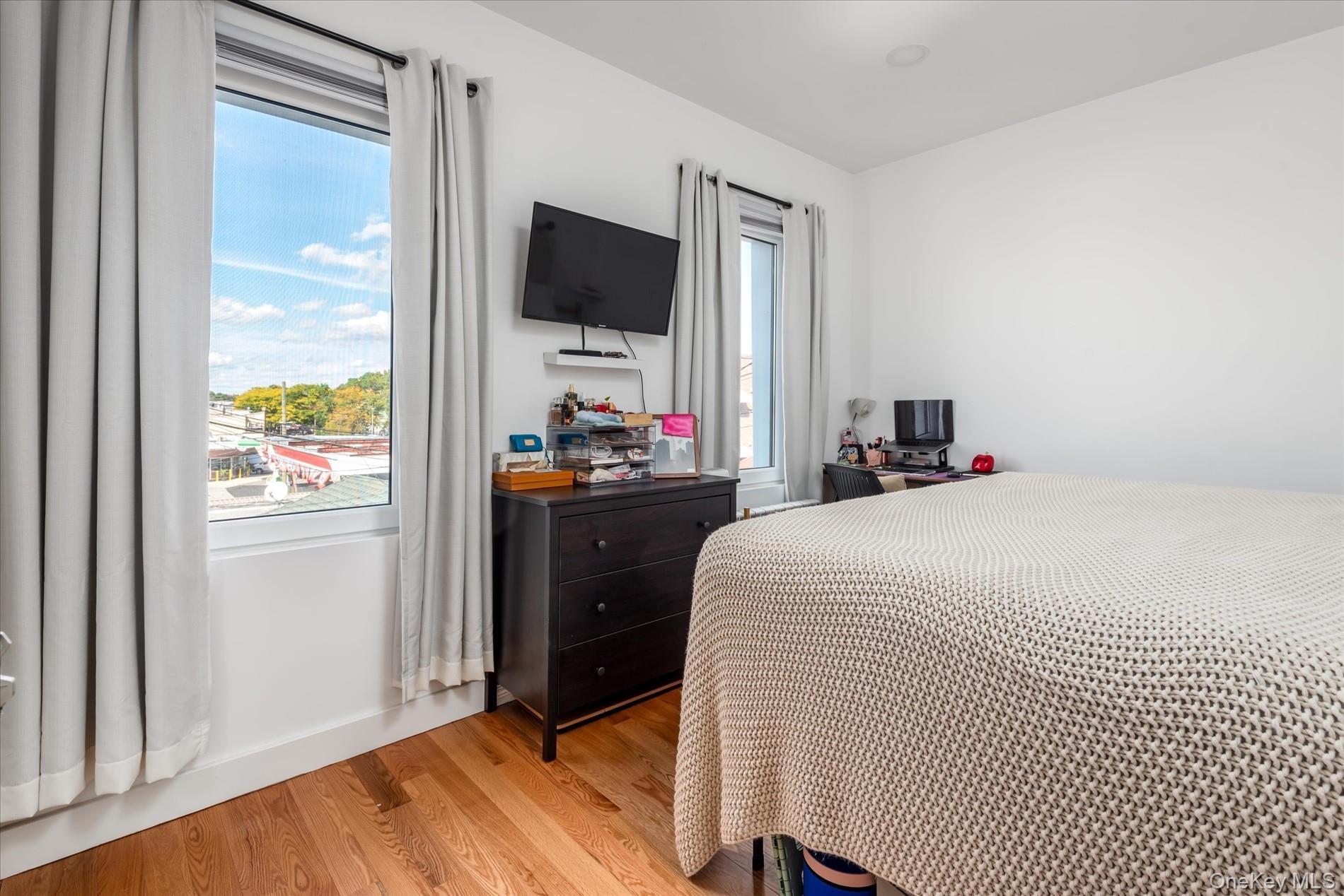 Single Family 78th Queens, NY 11385, MLS-995995-23