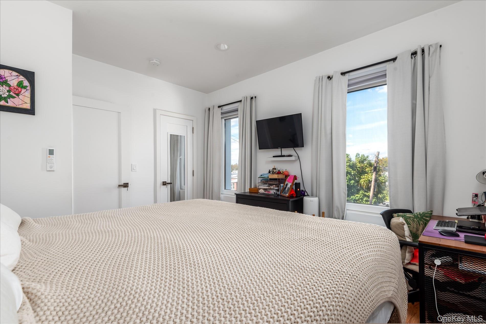 Single Family 78th Queens, NY 11385, MLS-995995-24
