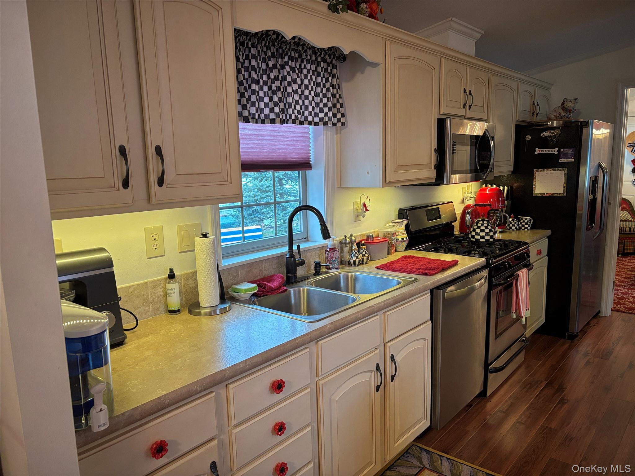Single Family Old Country  Suffolk County, NY 11901, MLS-996179-8
