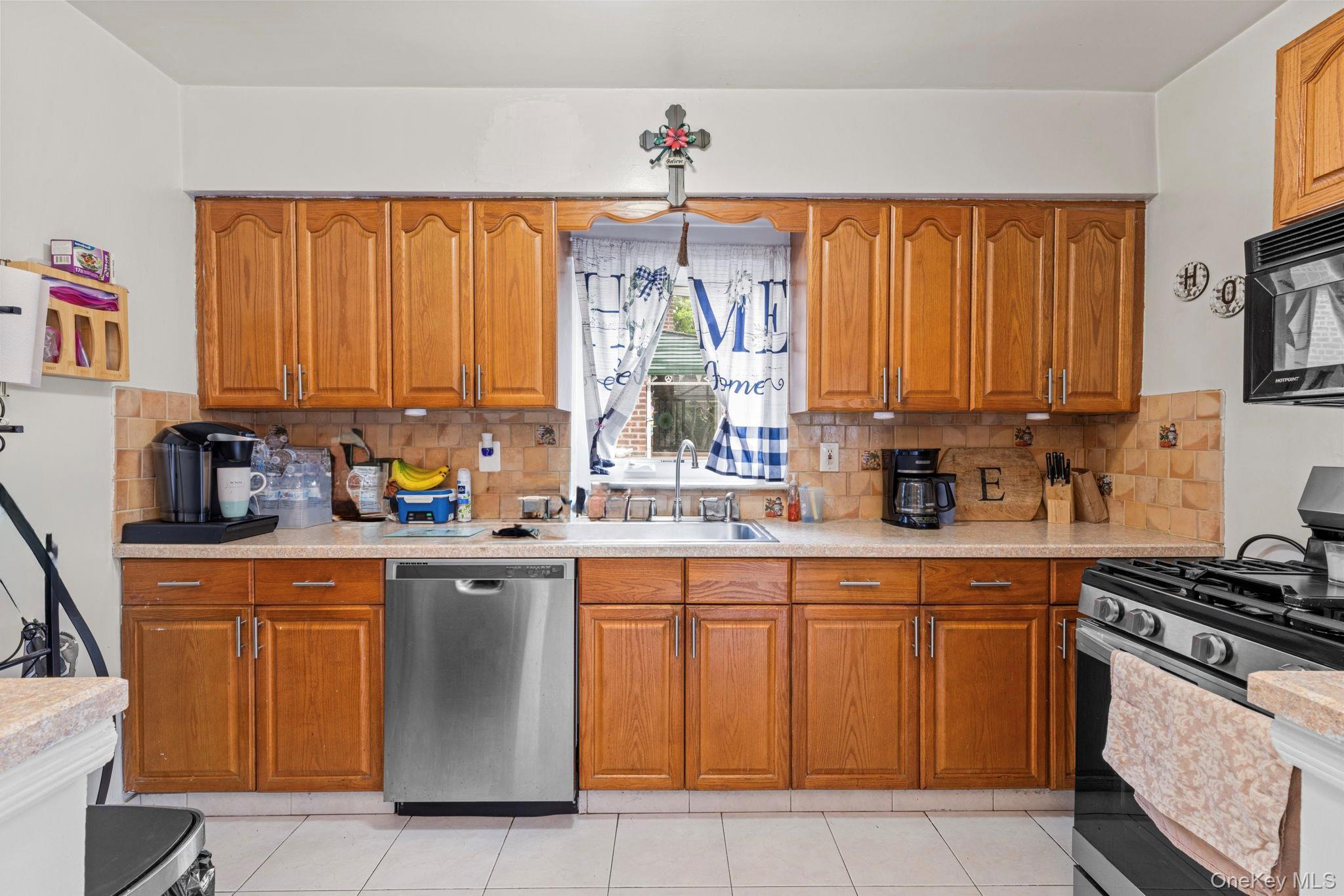 Single Family Mayflower Bronx, NY 10461, MLS-996197-7