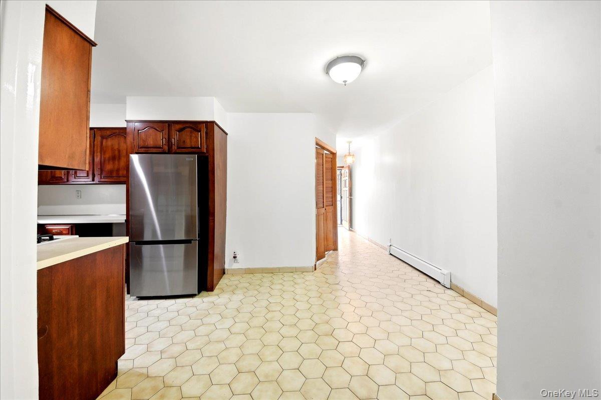 Single Family Laconia Bronx, NY 10469, MLS-996384-10