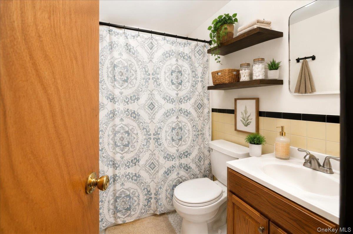 Single Family Laconia Bronx, NY 10469, MLS-996384-13
