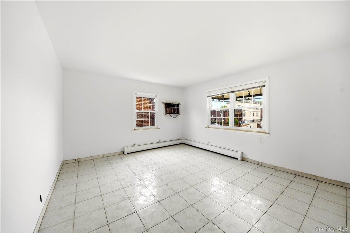 Single Family Laconia Bronx, NY 10469, MLS-996384-3