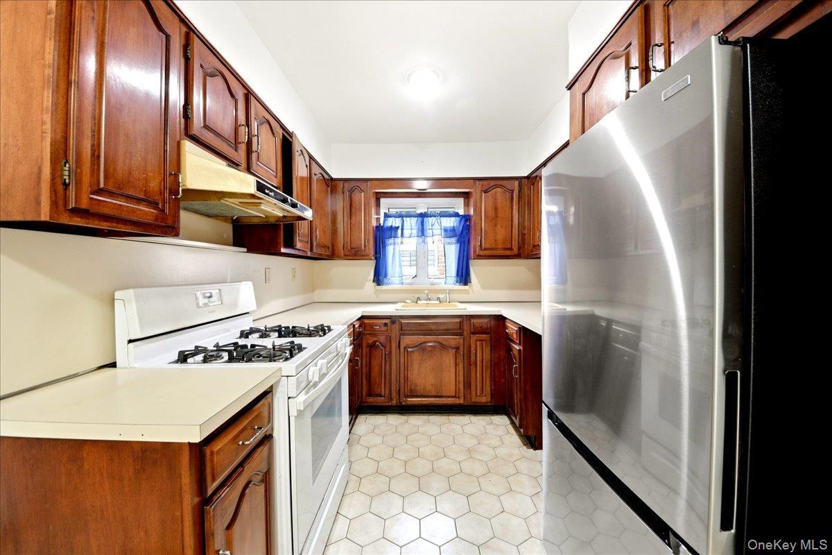 Single Family Laconia Bronx, NY 10469, MLS-996384-4