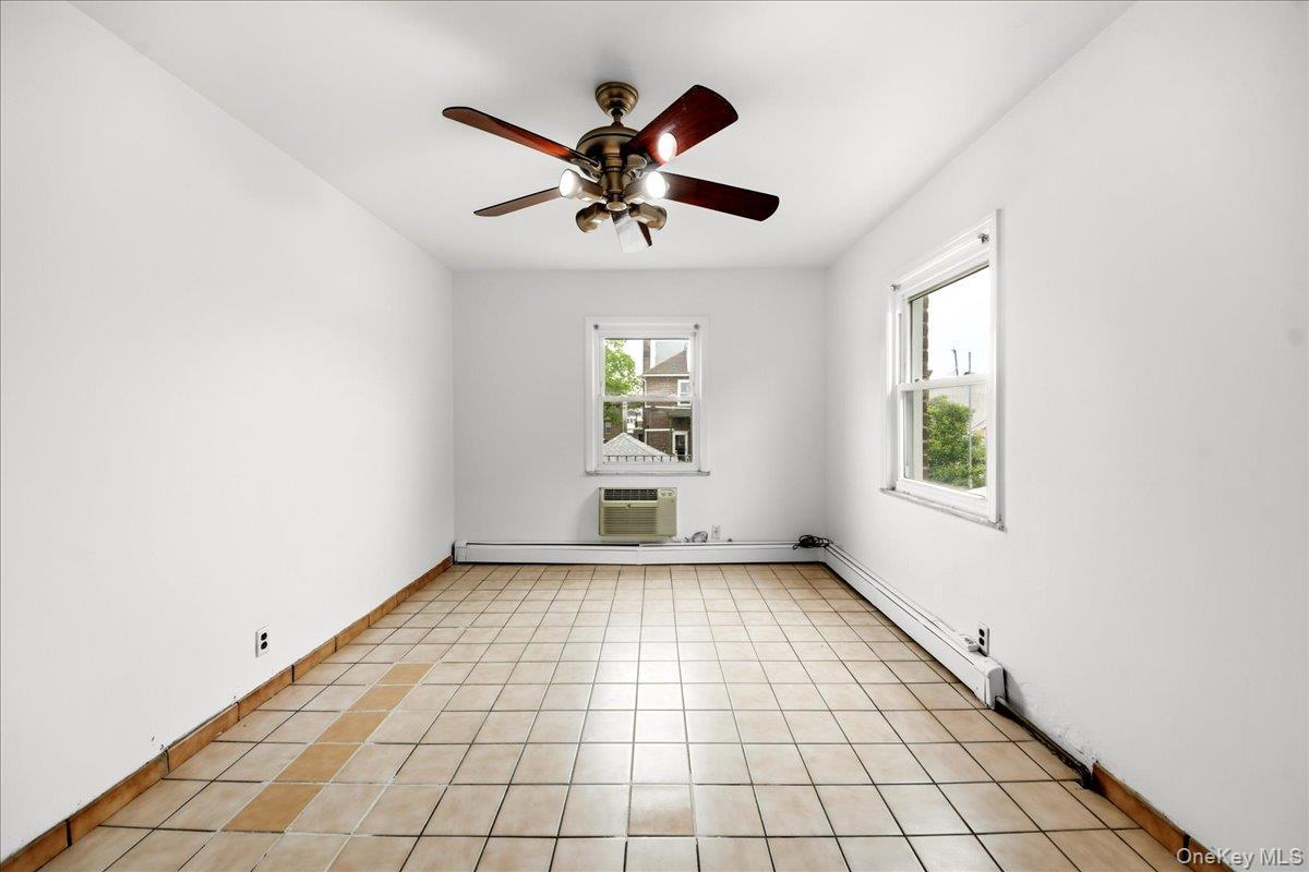 Single Family Laconia Bronx, NY 10469, MLS-996384-6