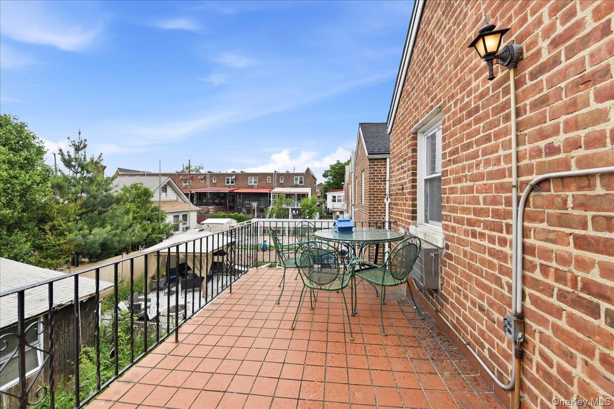Single Family Laconia Bronx, NY 10469, MLS-996384-8