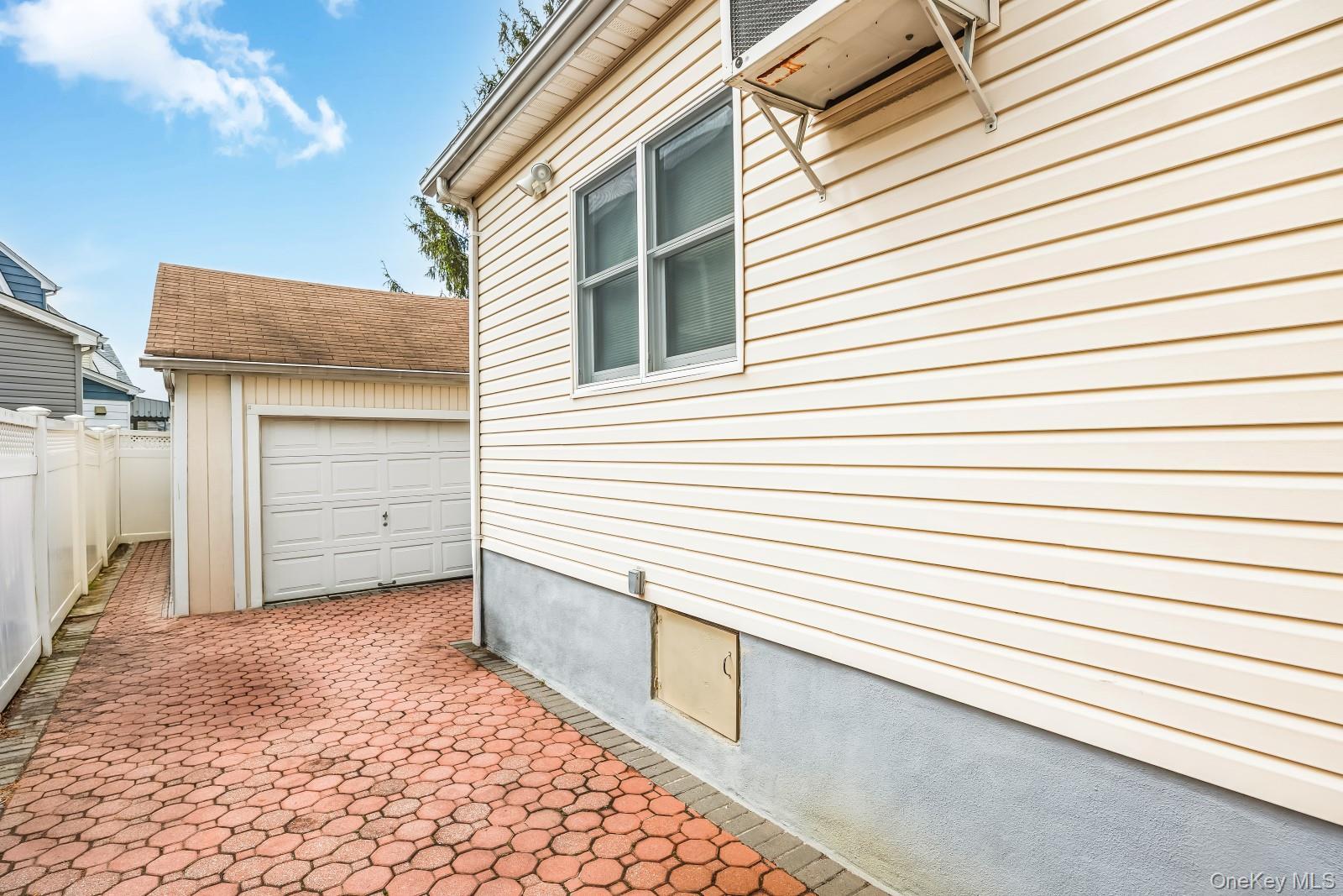Single Family Commonwealth Queens, NY 11426, MLS-996435-26