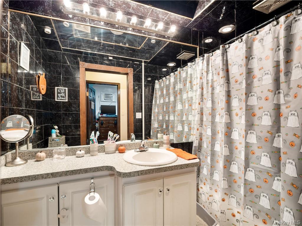 Single Family Commonwealth  Bronx, NY 10472, MLS-996477-5
