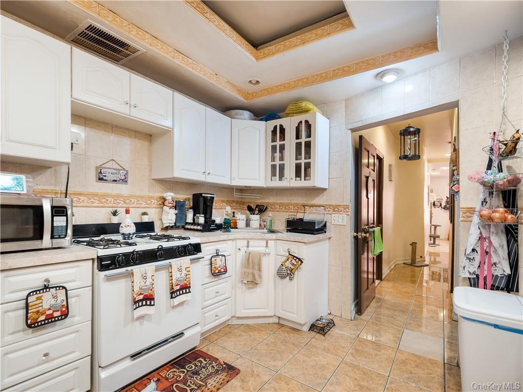 Single Family Commonwealth  Bronx, NY 10472, MLS-996477-9