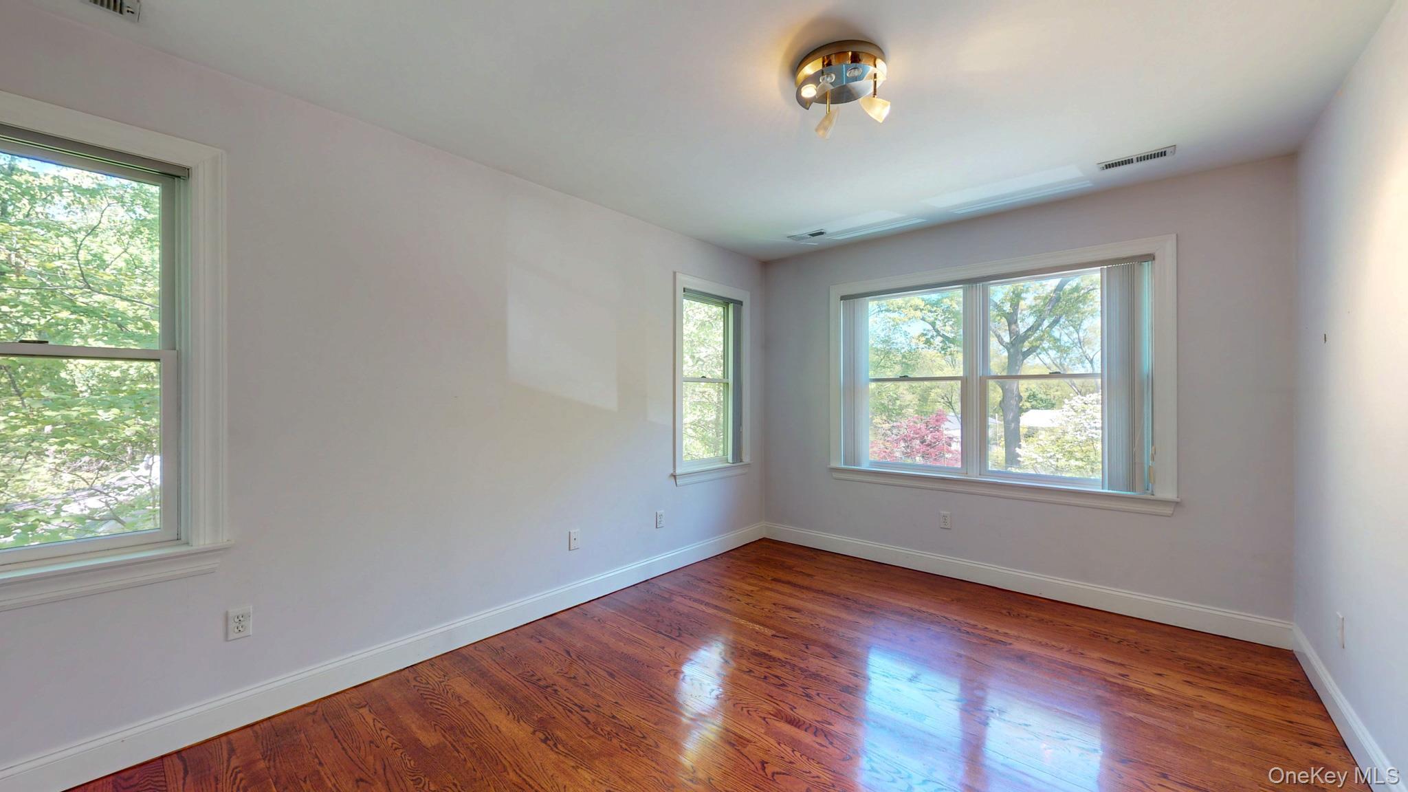 Single Family Glenwood Road Westchester County, NY 10528, MLS-996499-33