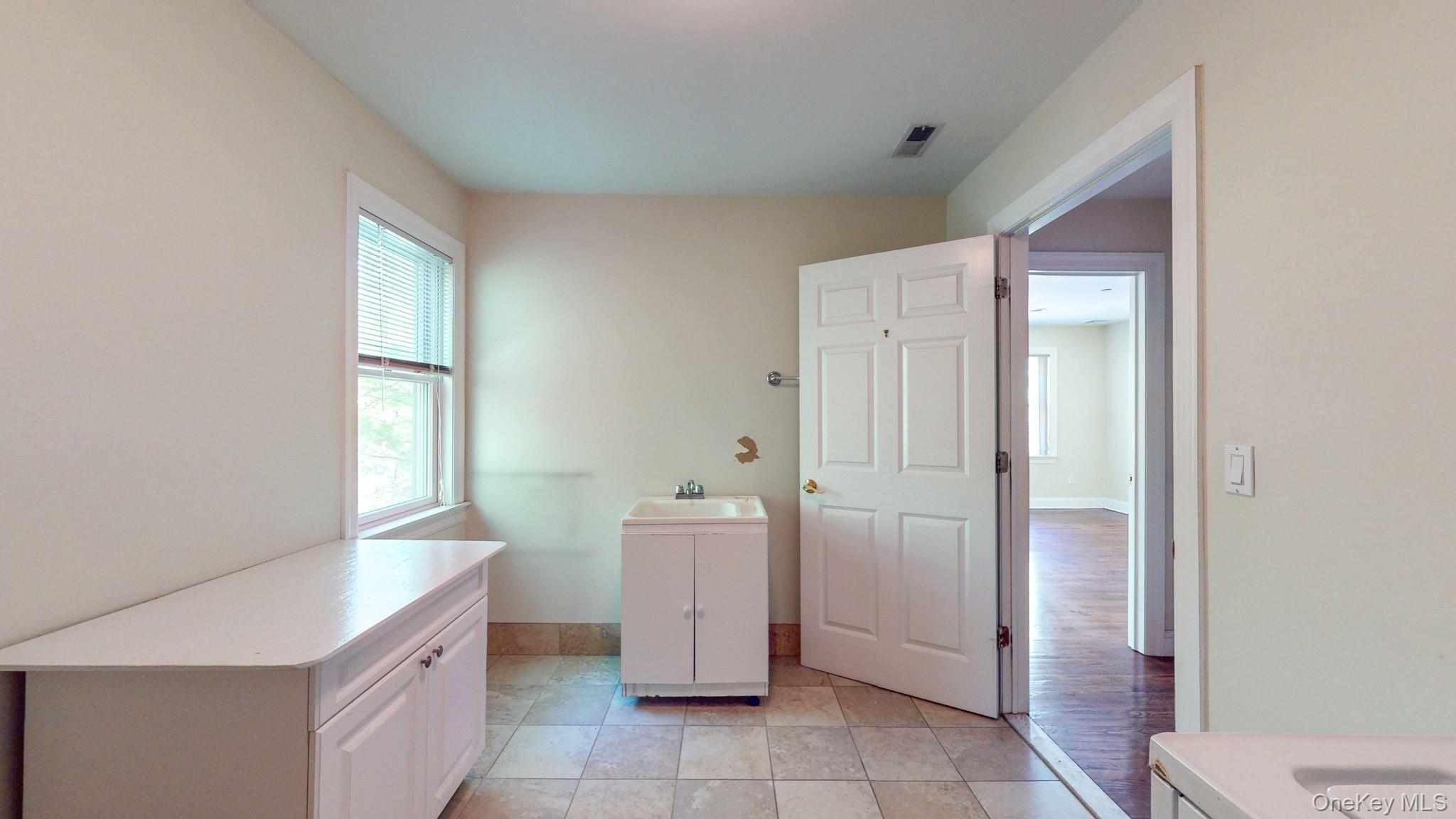Single Family Glenwood Road Westchester County, NY 10528, MLS-996499-47