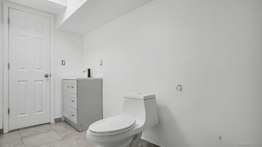 Single Family Zerega  Bronx, NY 10473, MLS-996527-32