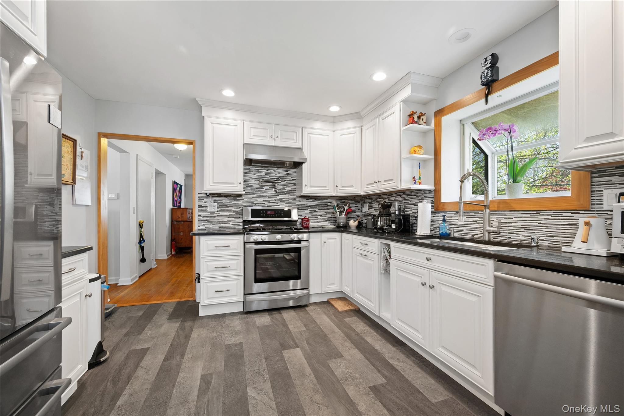 Single Family Devon  Staten Island, NY 10301, MLS-996615-7