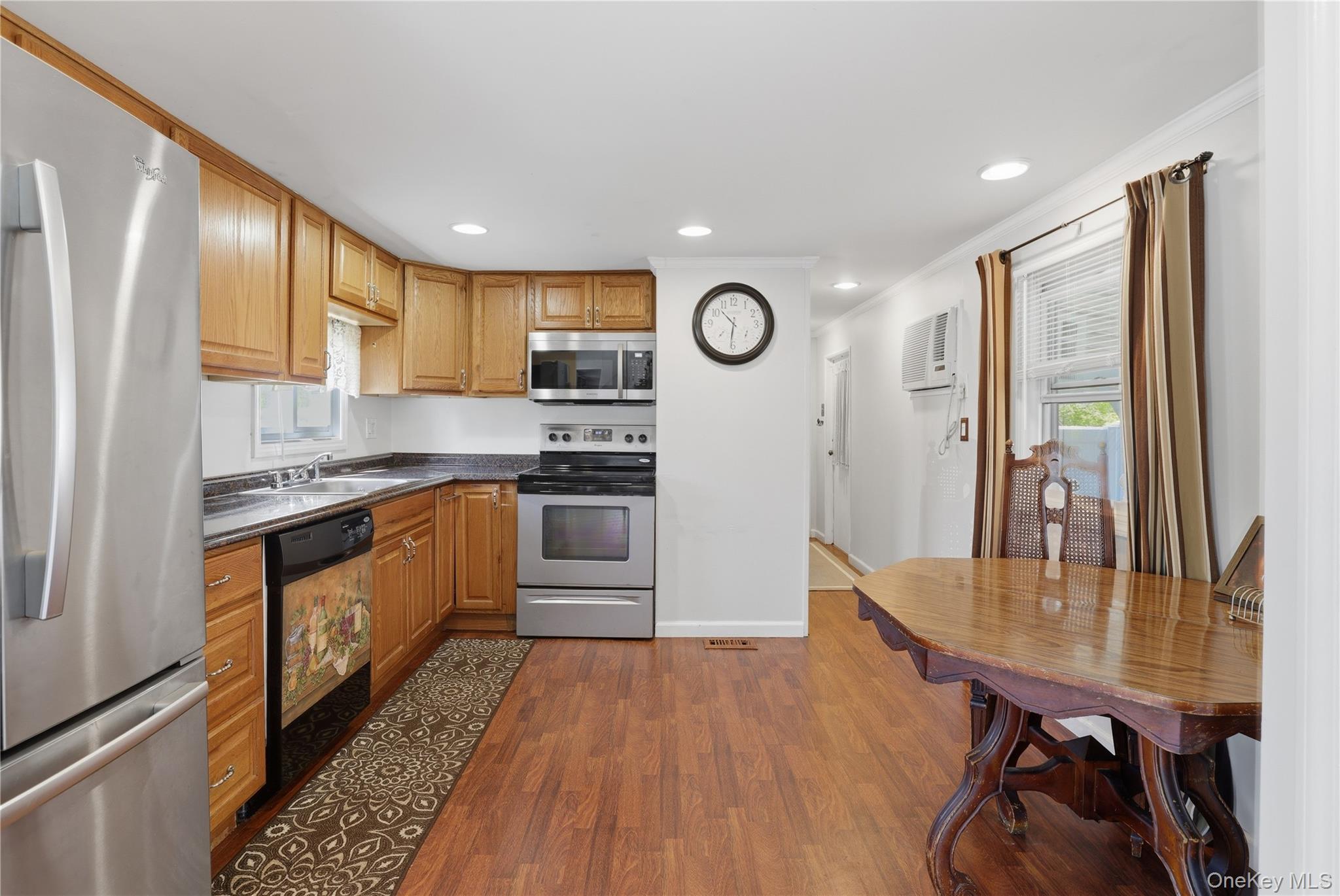 Single Family Sunflower  Suffolk County, NY 11716, MLS-996666-6