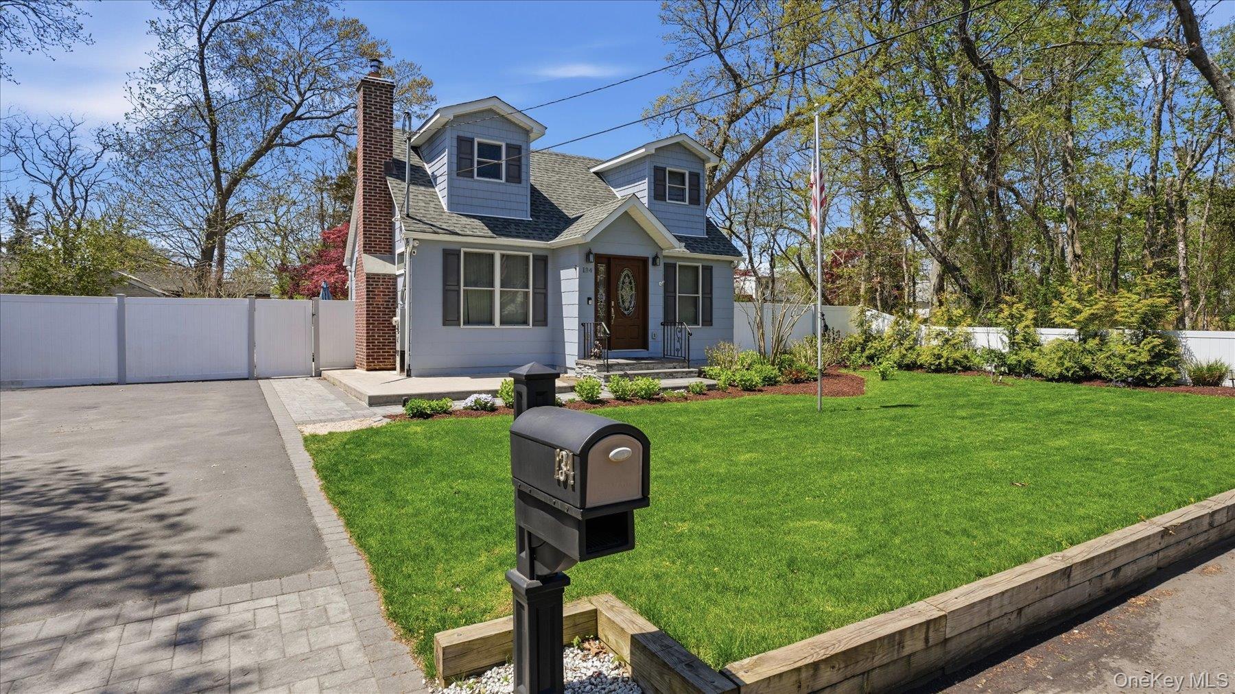 Single Family Washington Drive  Suffolk County, NY 11951, MLS-996753-6