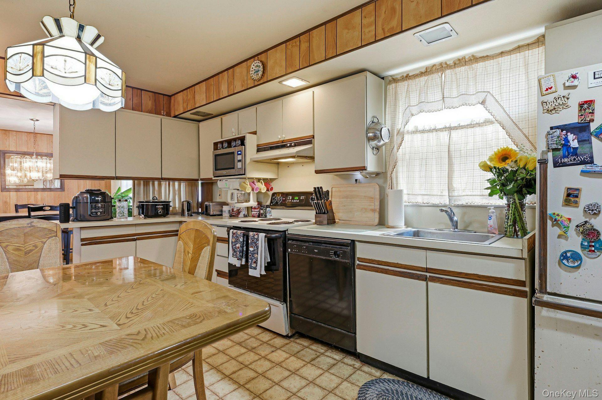 Single Family Avenue B Suffolk County, NY 11741, MLS-996770-10