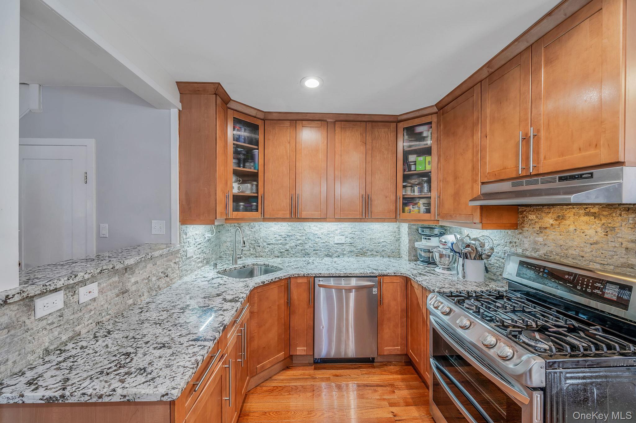 Single Family 69th Queens, NY 11385, MLS-996788-10