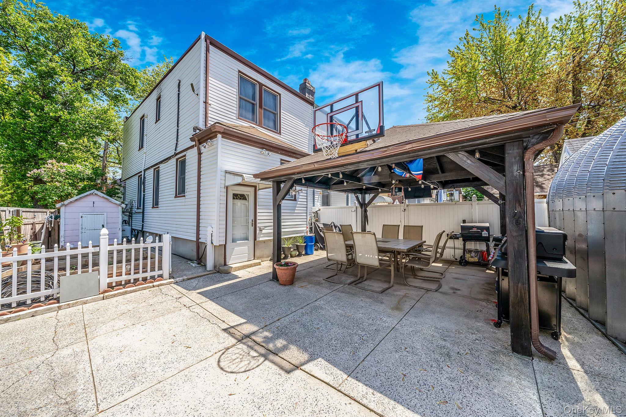 Single Family 69th Queens, NY 11385, MLS-996788-28