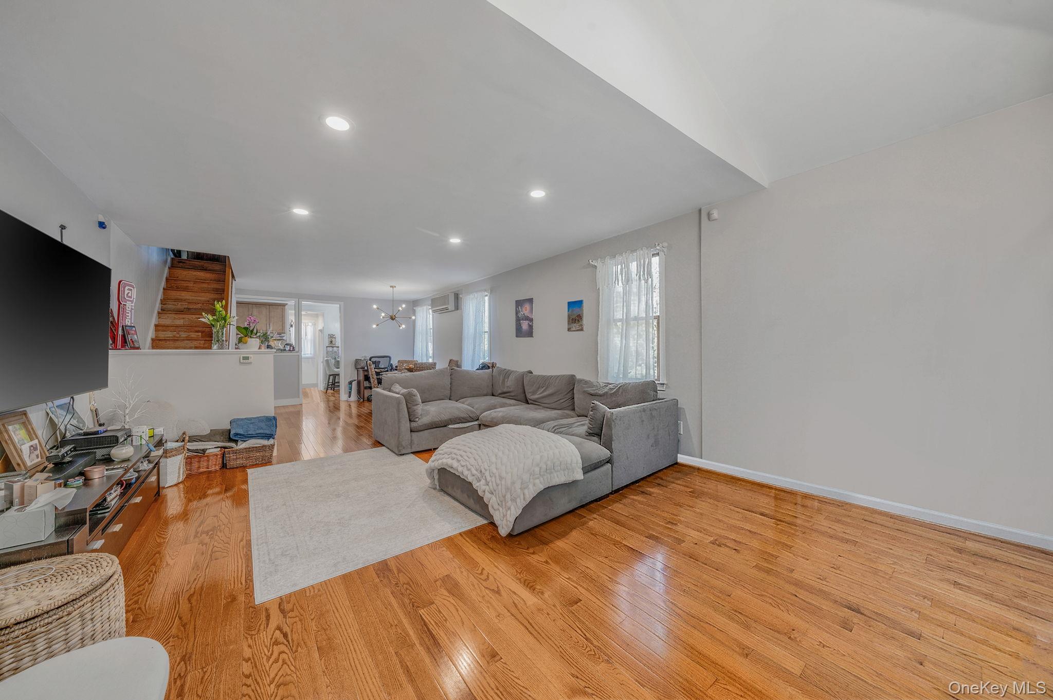 Single Family 69th Queens, NY 11385, MLS-996788-5