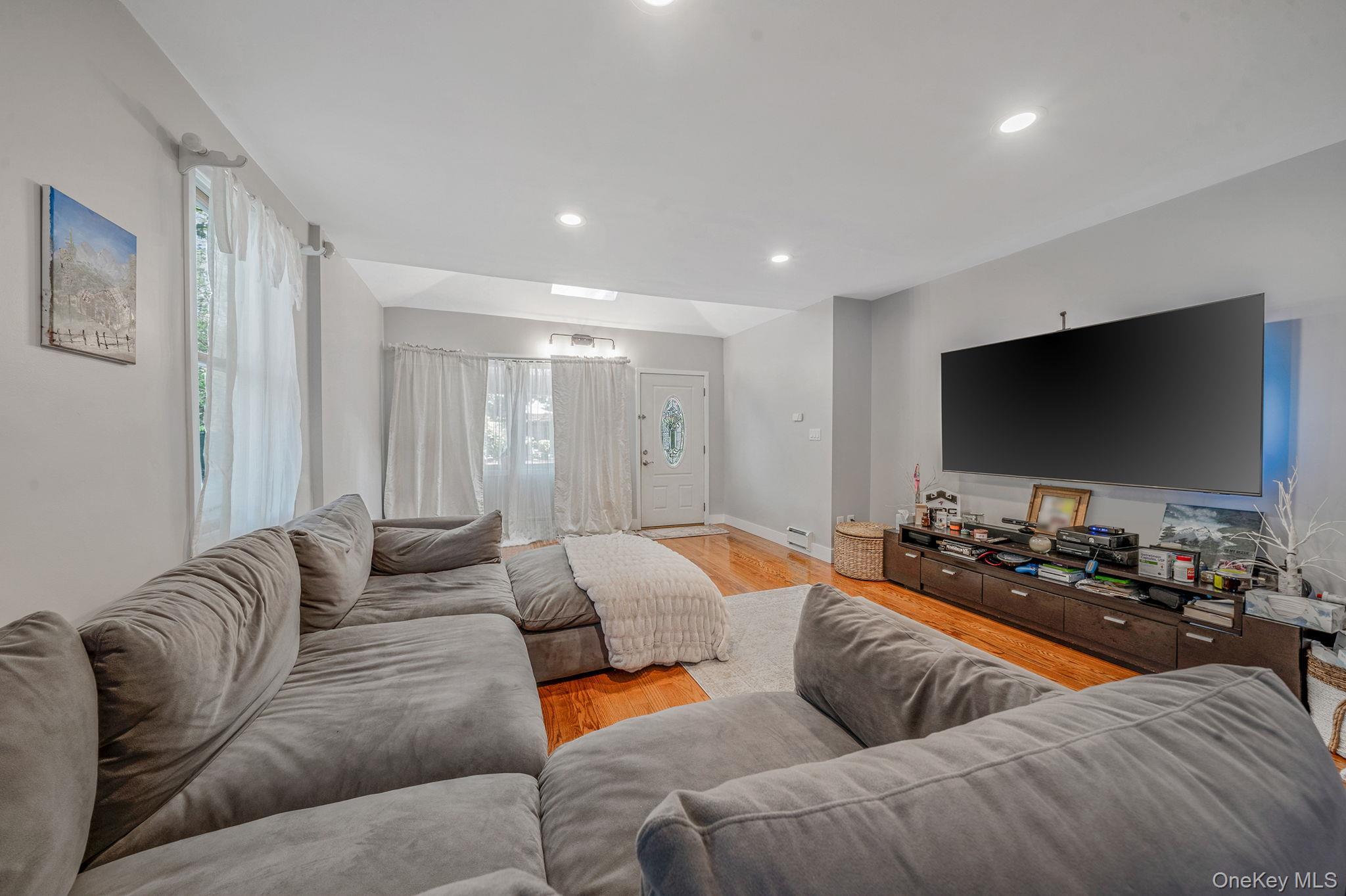 Single Family 69th Queens, NY 11385, MLS-996788-6