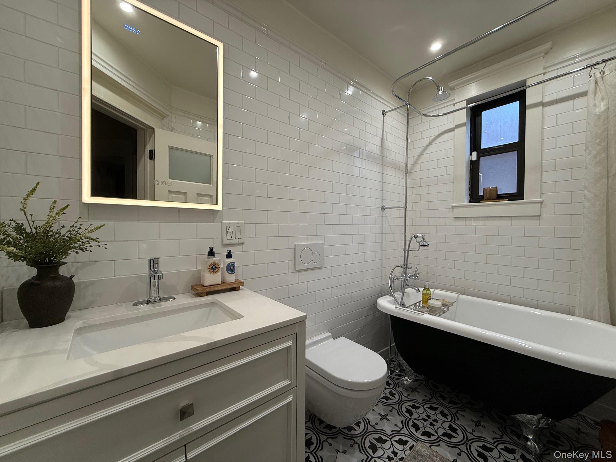 Single Family Tenbroeck  Bronx, NY 10461, MLS-996790-6
