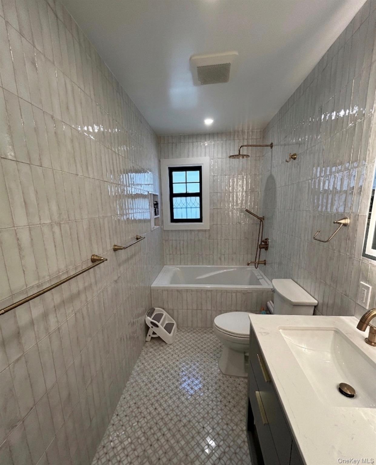 Single Family Lucerne  Bronx, NY 10465, MLS-996932-20