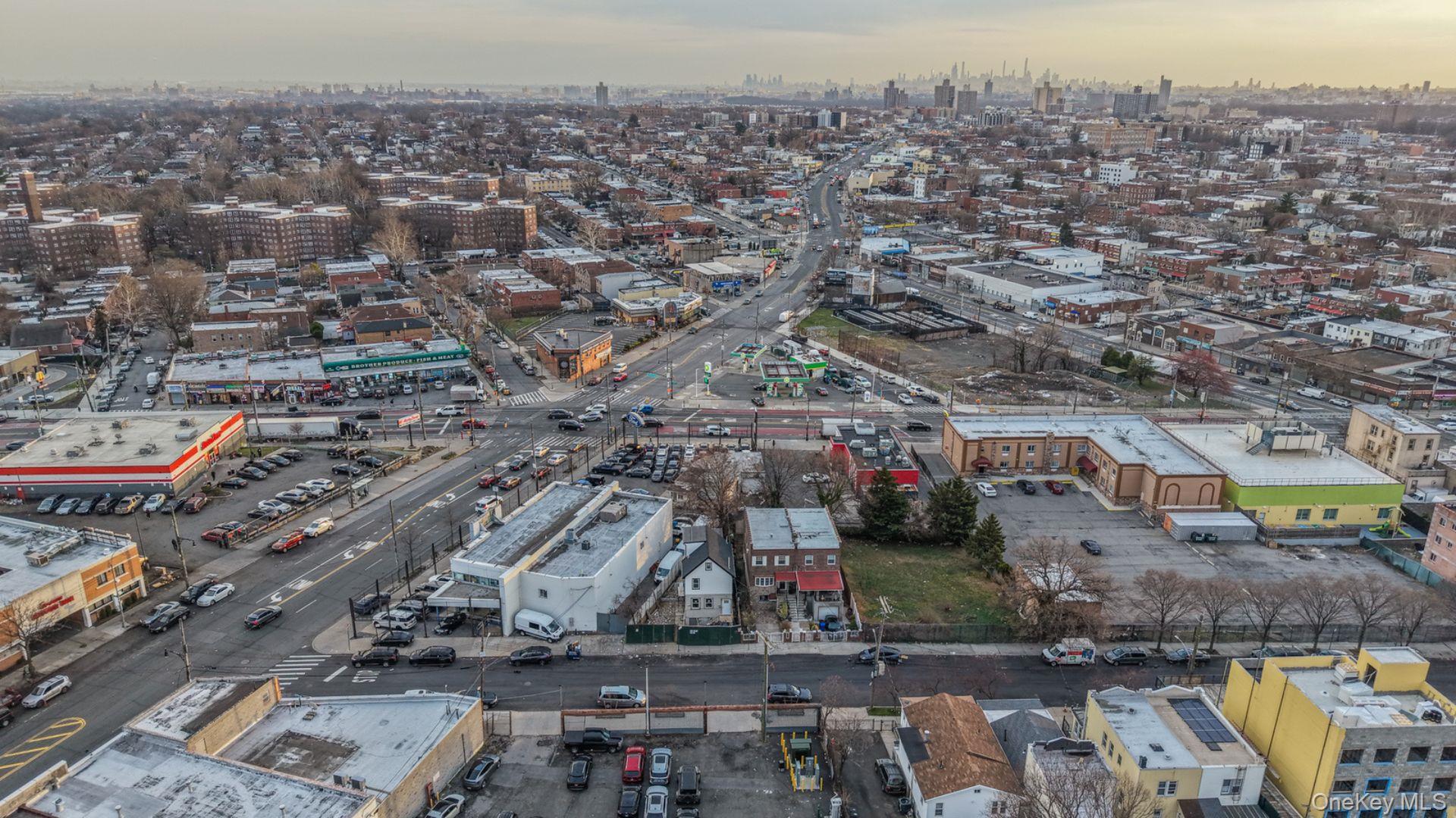 Single Family 211th  Bronx, NY 10469, MLS-996934-29