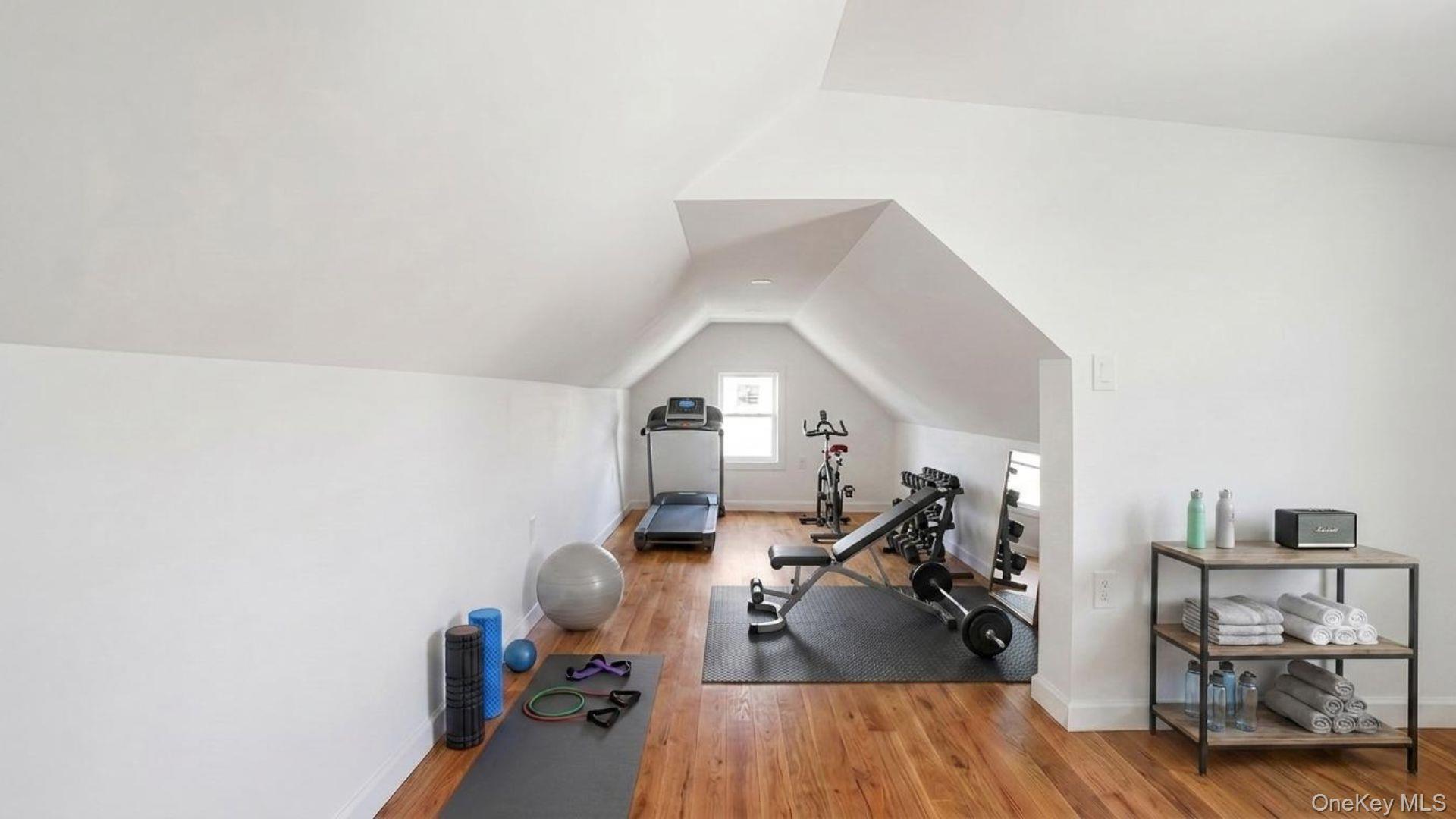 Single Family 211th  Bronx, NY 10469, MLS-996934-8