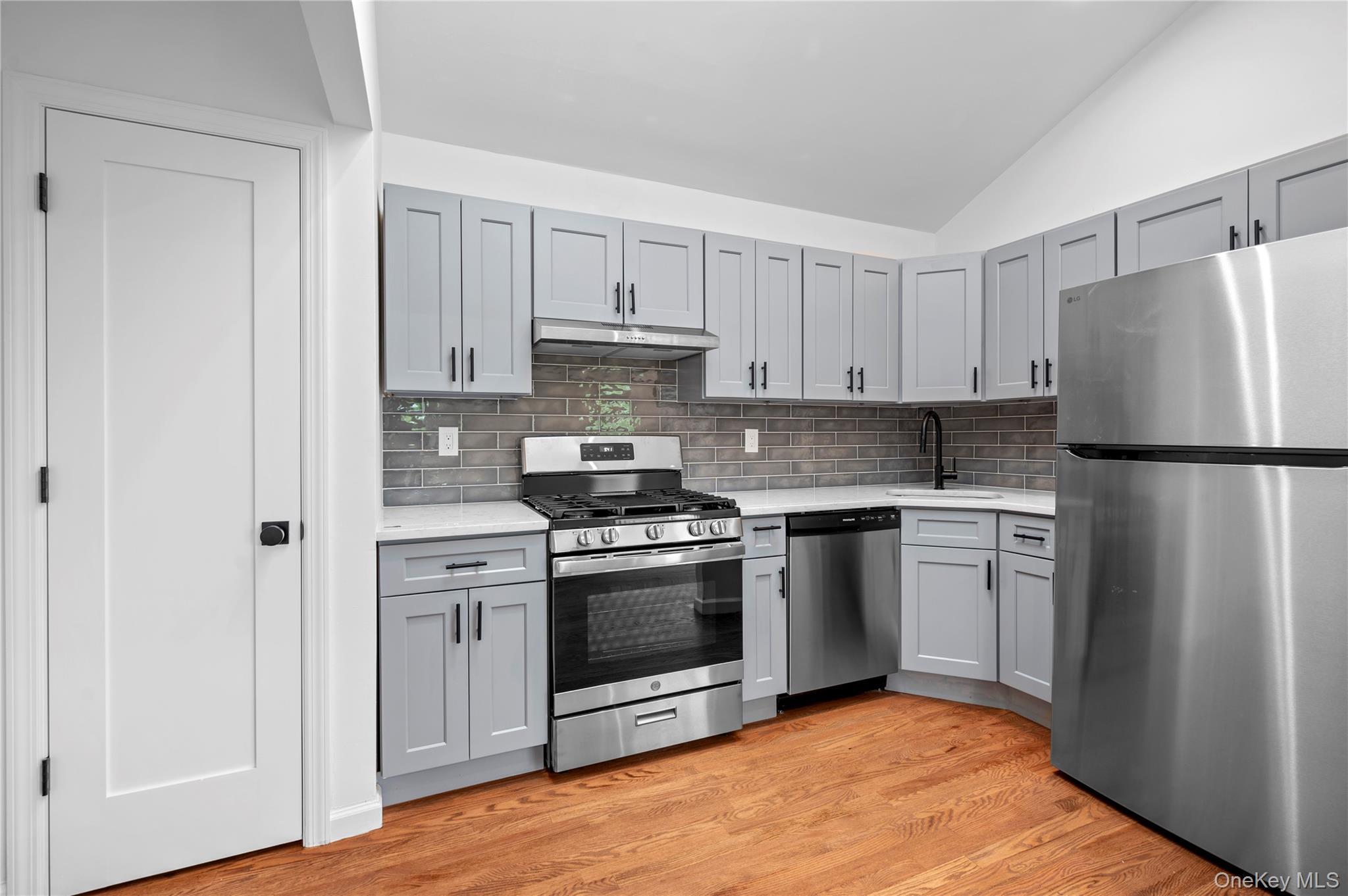 Single Family Lawton  Bronx, NY 10465, MLS-996956-23